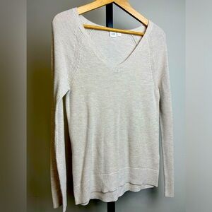 GAP v neck sweater